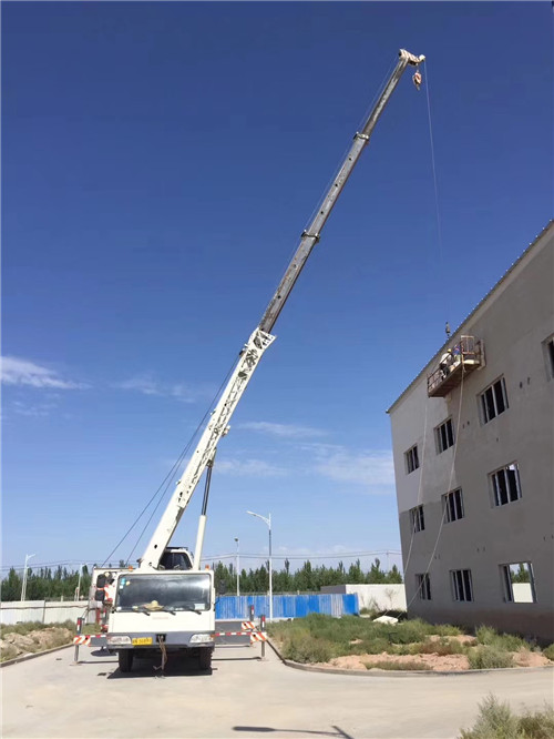 深州市“轻装强干”—— 吊车的 “轻量化臂架” 技术